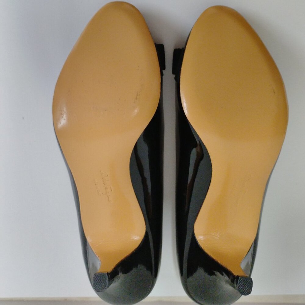 Ferragamo Clara 70 Black Patent Vara Bow Heels, like new - 9C fit like US 8M - Picture 10 of 15